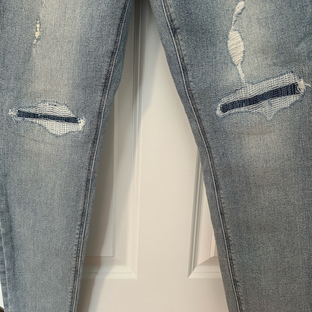 Old Navy Size 4 Rockstar super skinny high rise distressed jean